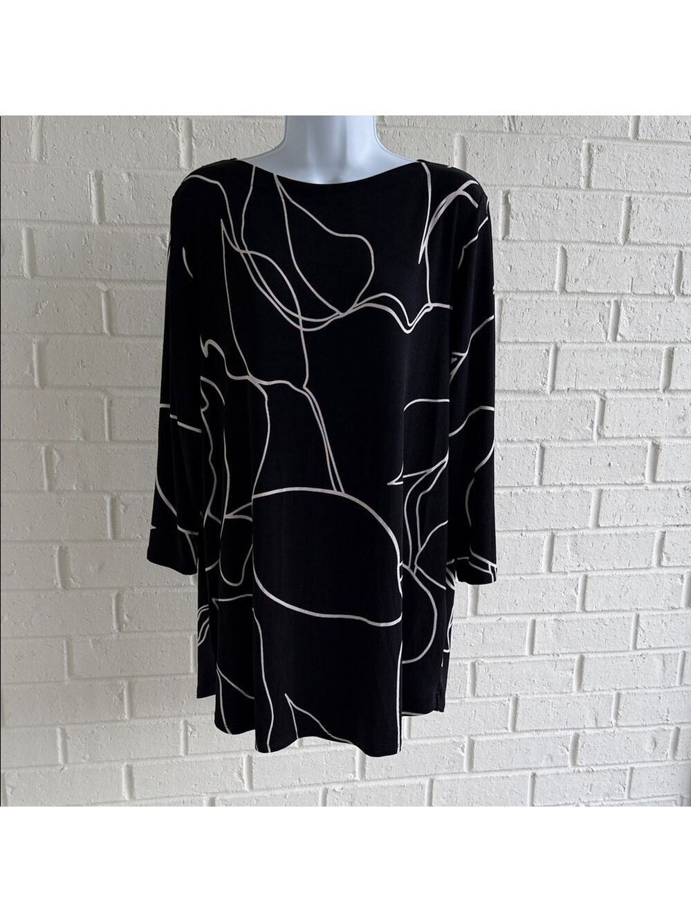 Chico’s Travelers Black Tunic White Abstract Leaf Linear Floral Pattern Siz 3/XL